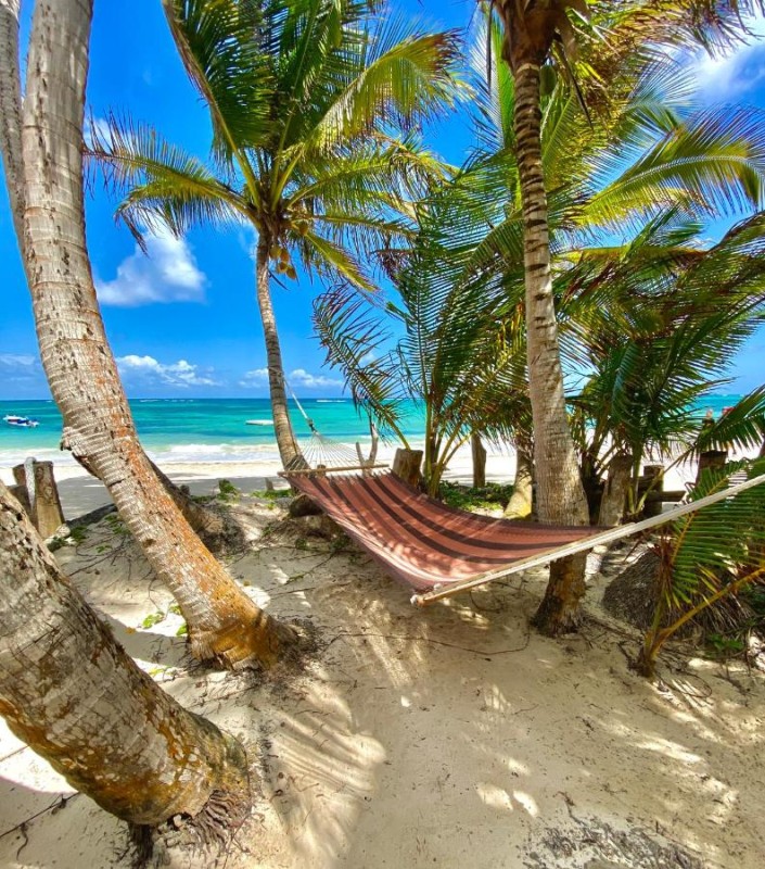 Image: Little Corn Island Beach and Bungalow