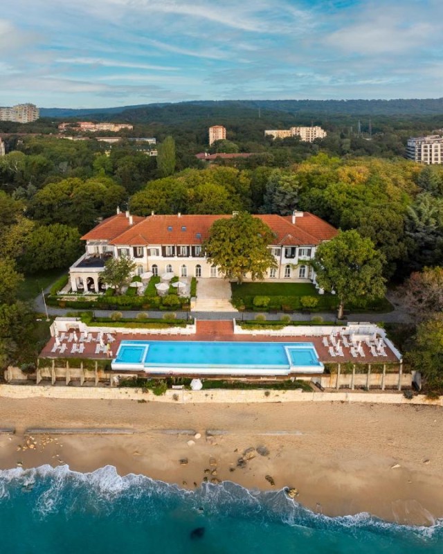 Image: HVD Boutique Hotel Oasis - Private Beach & Free Parking