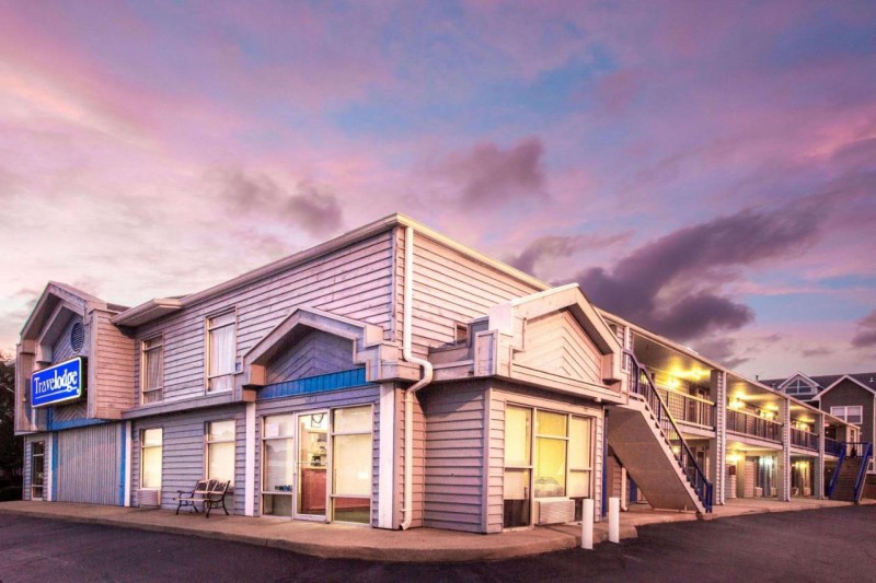 Image: Travelodge by Wyndham Virginia Beach Bay Beach