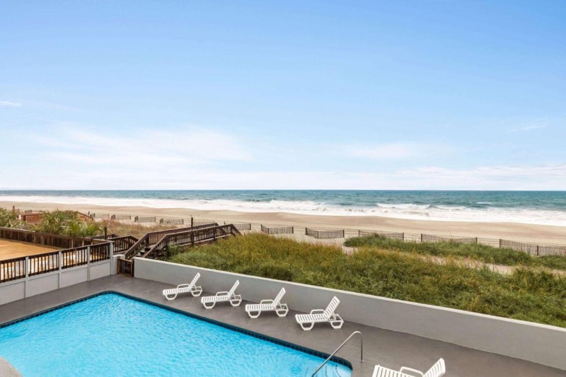 Image: Days Inn by Wyndham Myrtle Beach-Beach Front