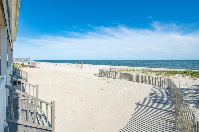 Image: Riviera Beach Resort