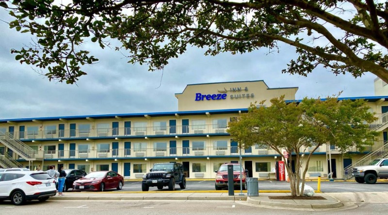 Image: Breeze Inn & Suites, Virginia Beach