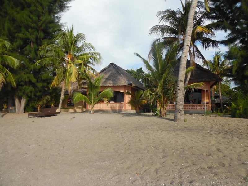 Image: Sea World Club Beach Resort & Dive Center, RESORT THAT SUPPORTS THE POOR
