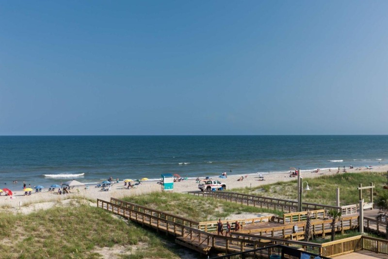 Image: Hampton Inn & Suites by Hilton Carolina Beach Oceanfront