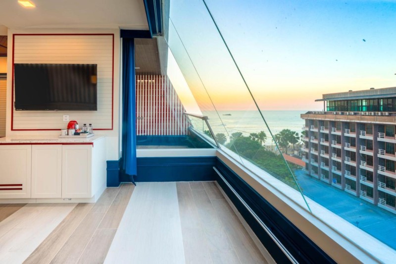 Image: The Cruise Hotel