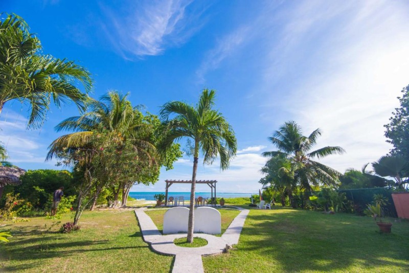 Image: Amitie Chalets Praslin