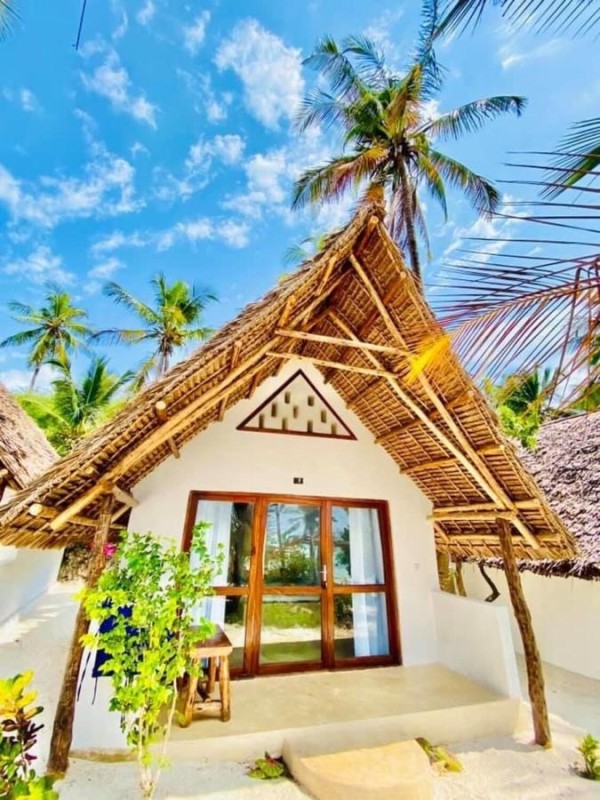 Image: Mnana Beach Bungalows