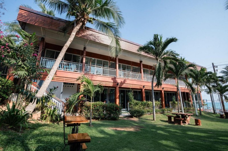 Image: Baansuan Aokhai Beach Resort