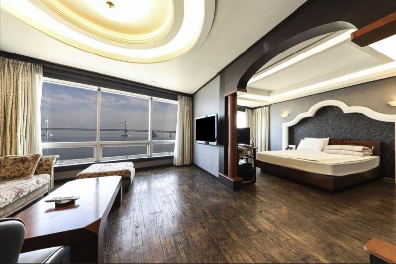 Image: Bridge Hotel