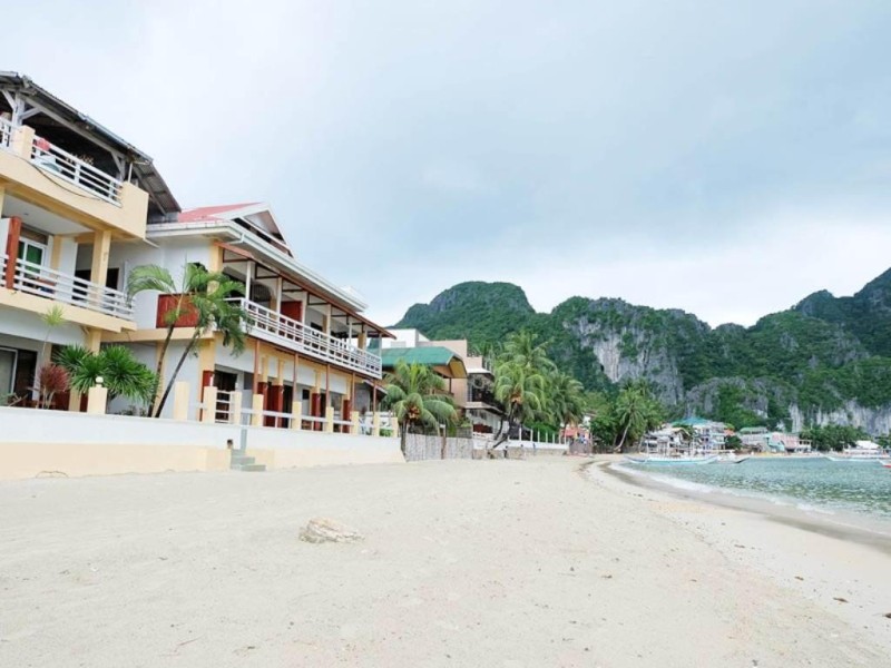 Image: El Nido Beach Hotel