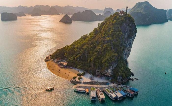 Image: Halong Athena Cruise