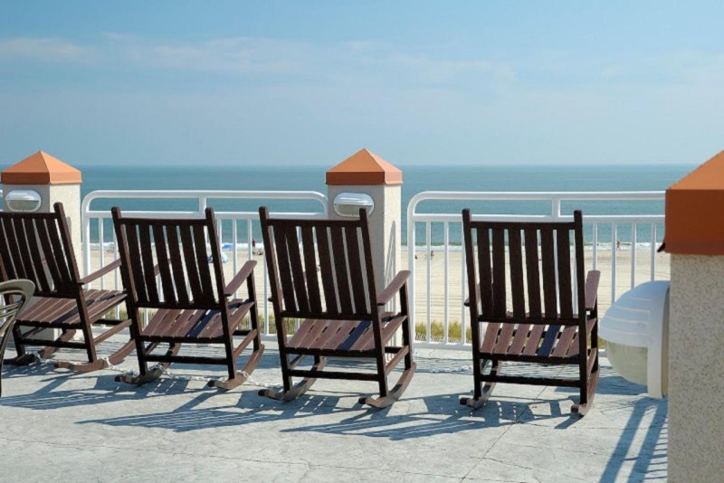 Image: Montreal Beach Resort