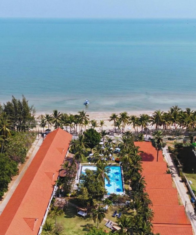 Image: Dolphin Bay Beach Resort