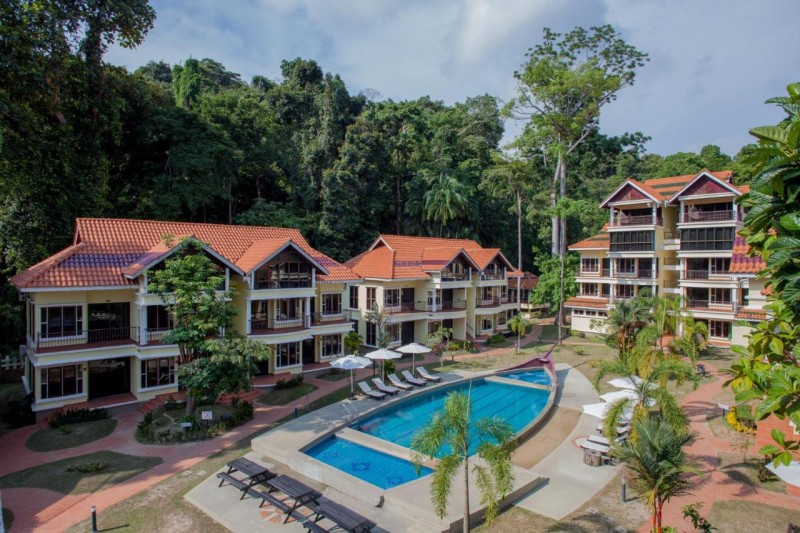 Image: Anjungan Beach Resort