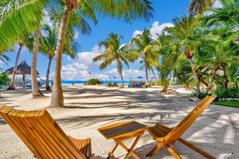 Image: Island Bay Resort
