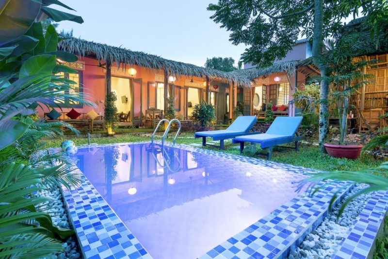 Image: An Bang beach Happy Village