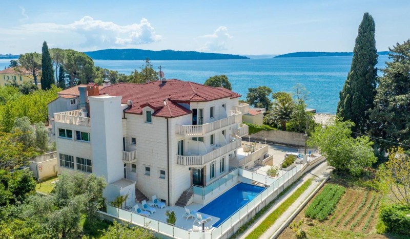Image: Hotel Riva Kaštela with swimming pool