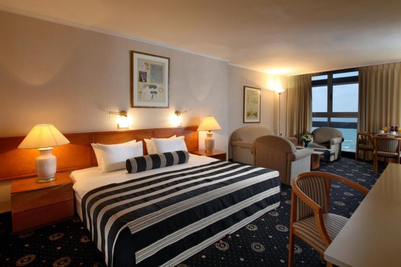 Image: The Seasons Hotel -Studio & Suite