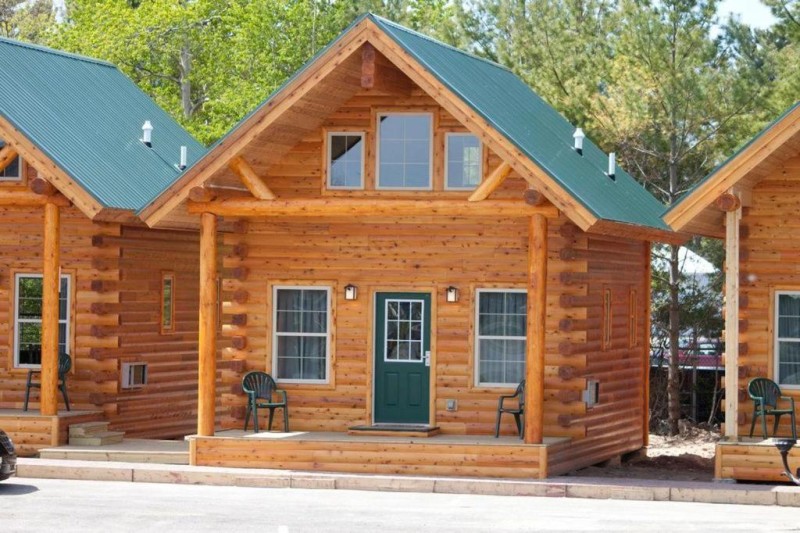 Image: Cabins of Mackinac & Lodge