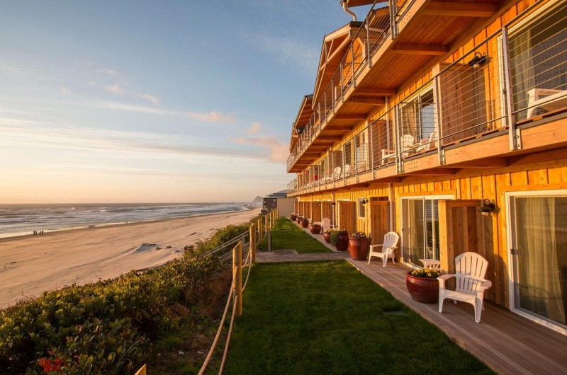 Image: Pelican Shores Inn