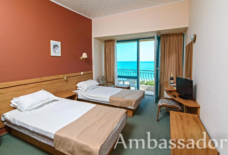 Image: Hotel Ambassador - Free Parking