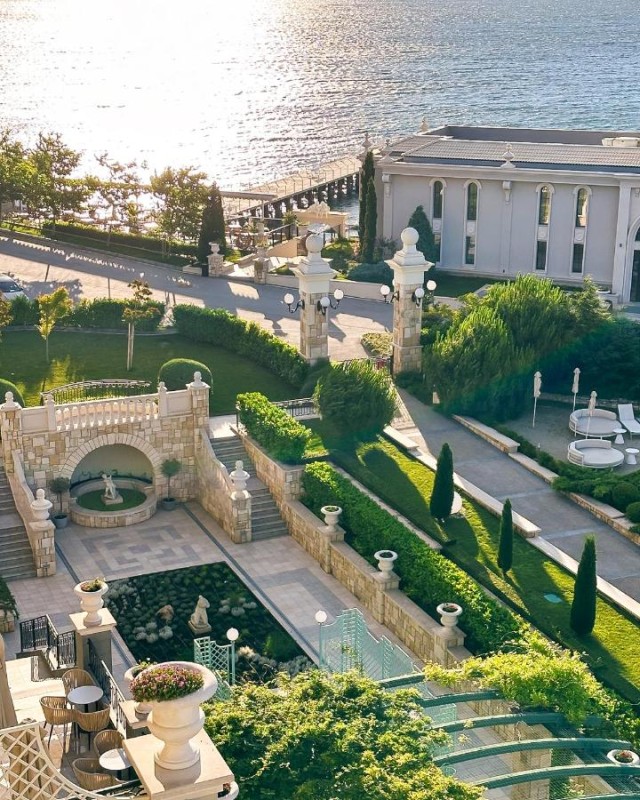 Image: Astor Garden Hotel