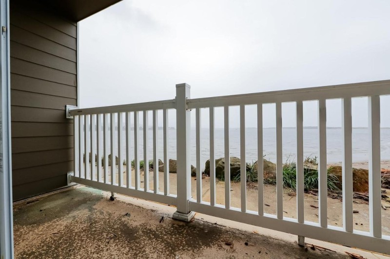 Image: Siletz Bay Beachfront Hotel by OYO Lincoln City