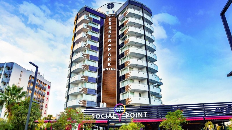 Image: The Corner Park Hotel