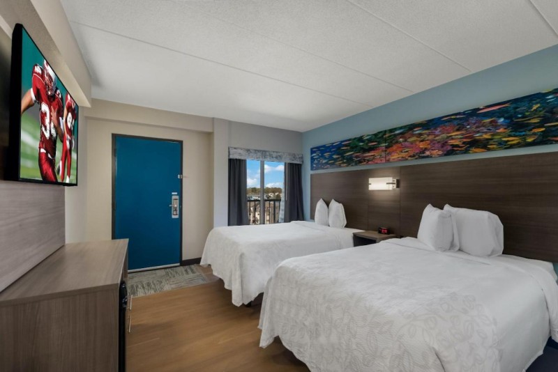 Image: Red Roof Inn PLUS & Suites Virginia Beach - Seaside