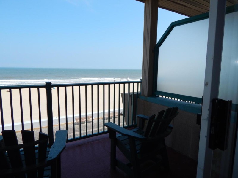 Image: Days Inn by Wyndham Ocean City Oceanfront
