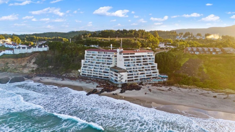 Image: Inn at Spanish Head Resort Hotel