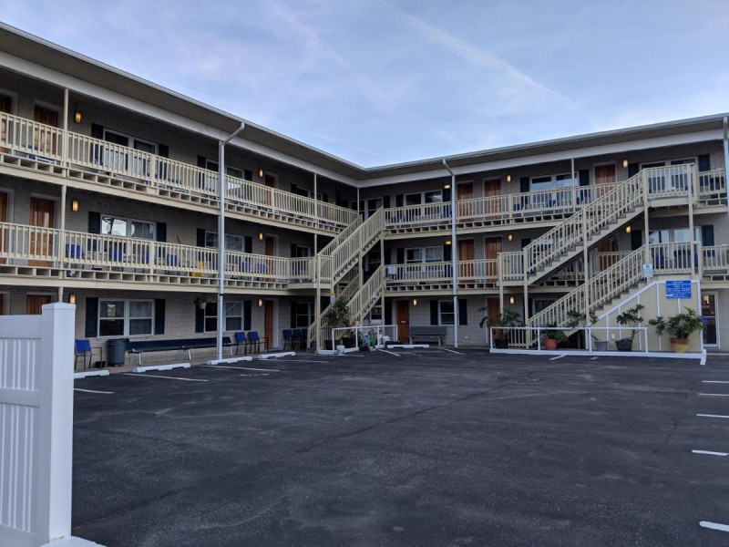 Image: Crystal Sands Motel