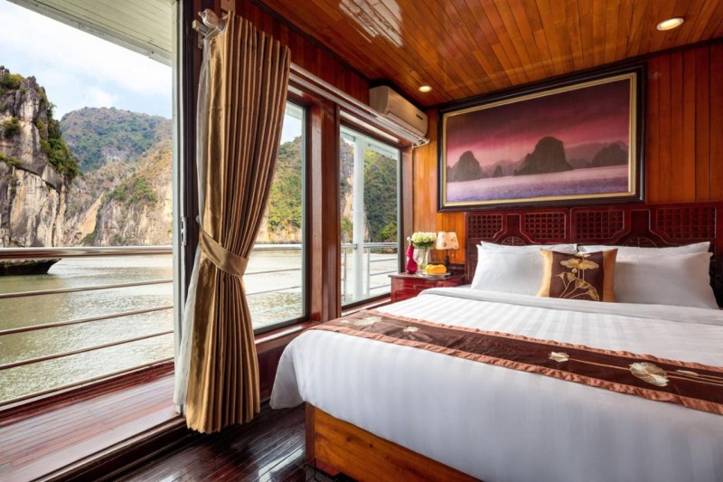 Image: Cozy Bay Cruise
