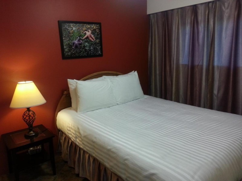 Image: Edgewater Motel
