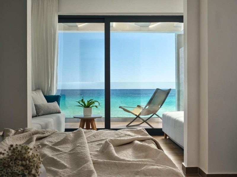Image: Cavo Orient Beach Hotel & Suites