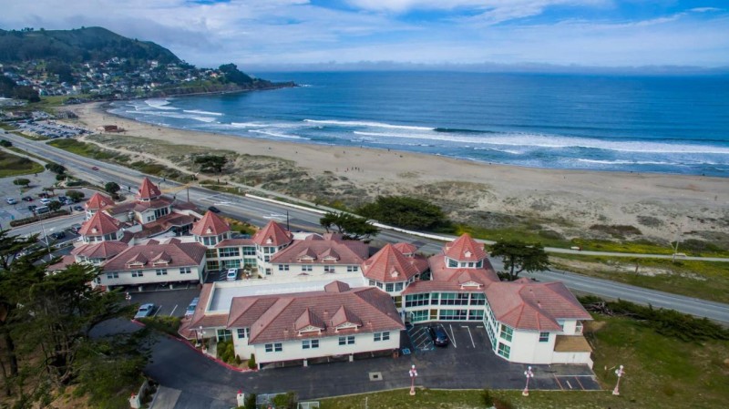 Image: Pacifica Beach Hotel