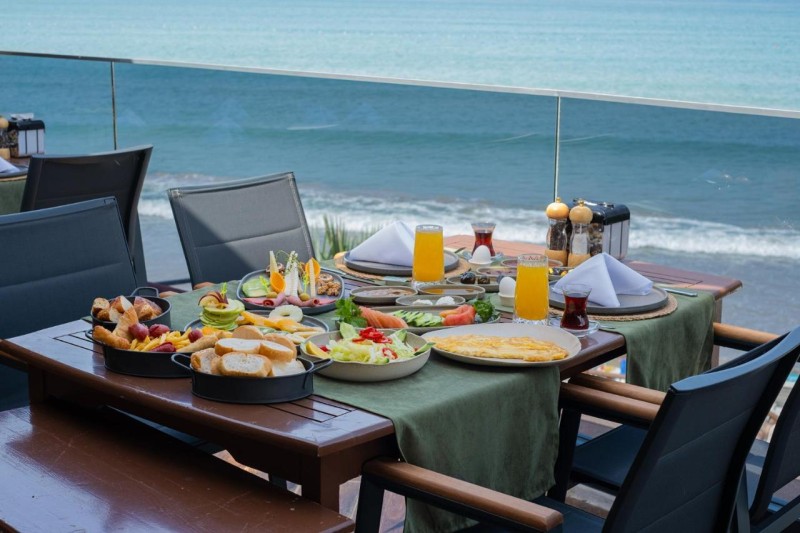 Image: Tropic Beach Resort Hotel
