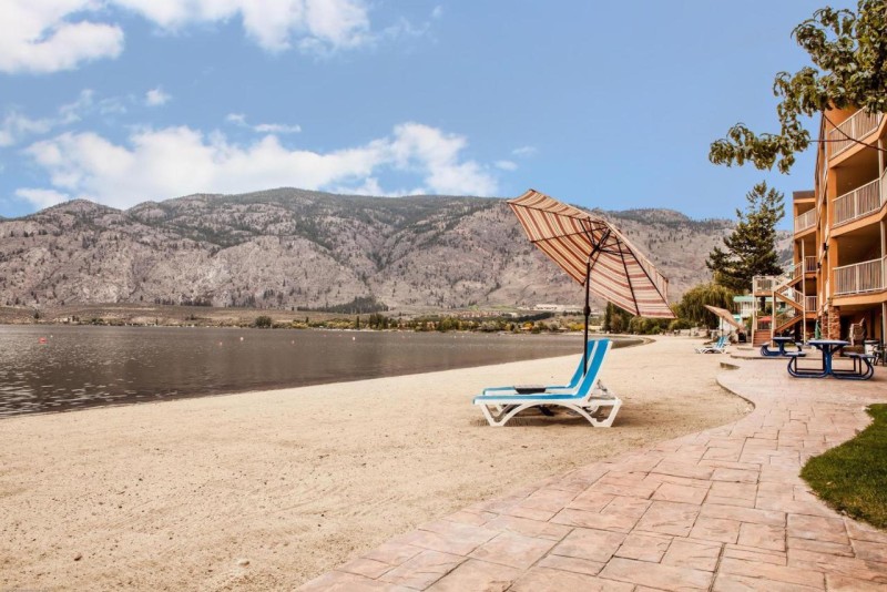 Image: Coast Osoyoos Beach Hotel