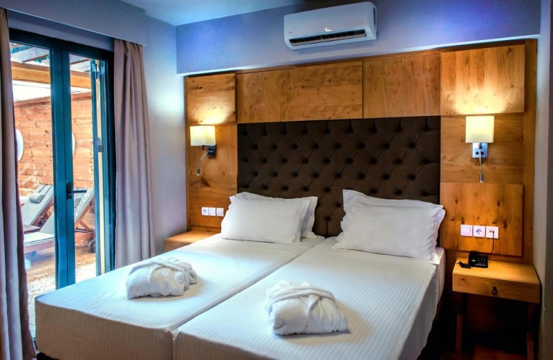 Image: Elmi Beach Hotel & Suites
