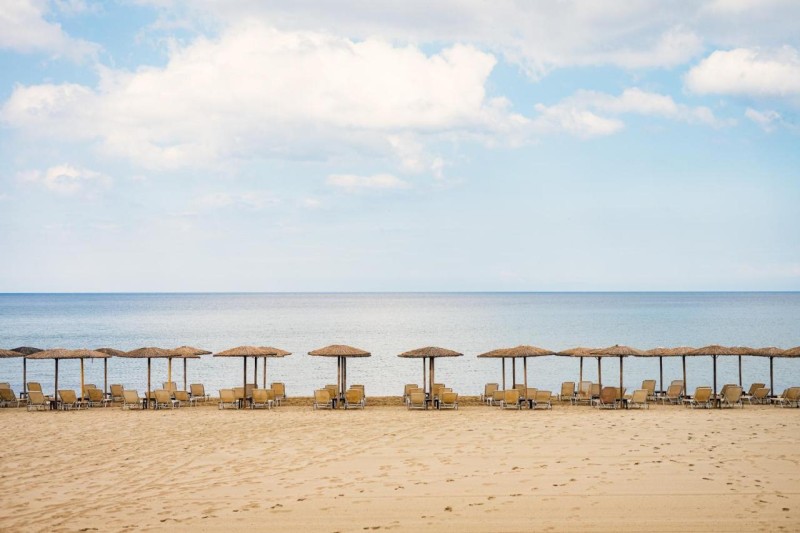 Image: Kamari Beach Hotel