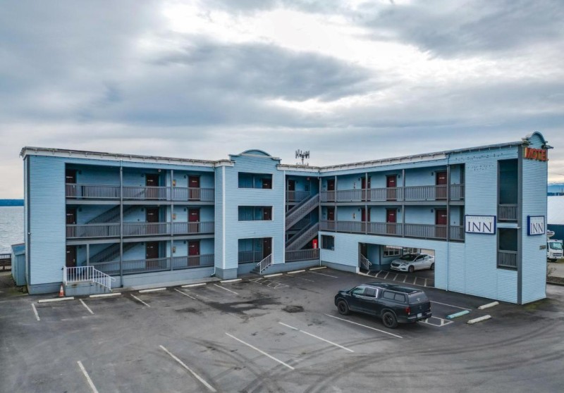 Image: Water Front Inn