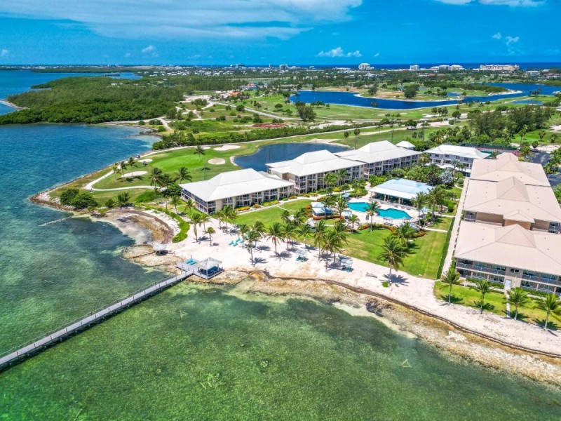 Image: Holiday Inn Resort Grand Cayman by IHG