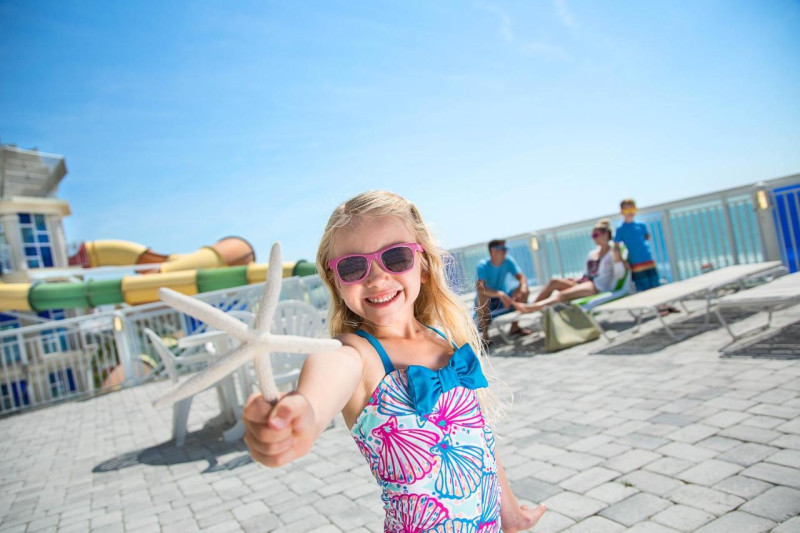 Image: Crown Reef Beach Resort and Waterpark
