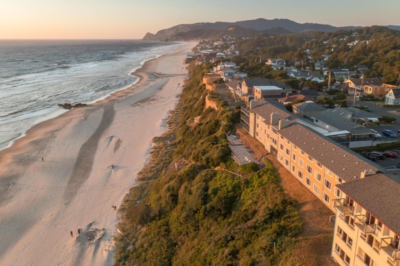 Image: Surfland Hotel