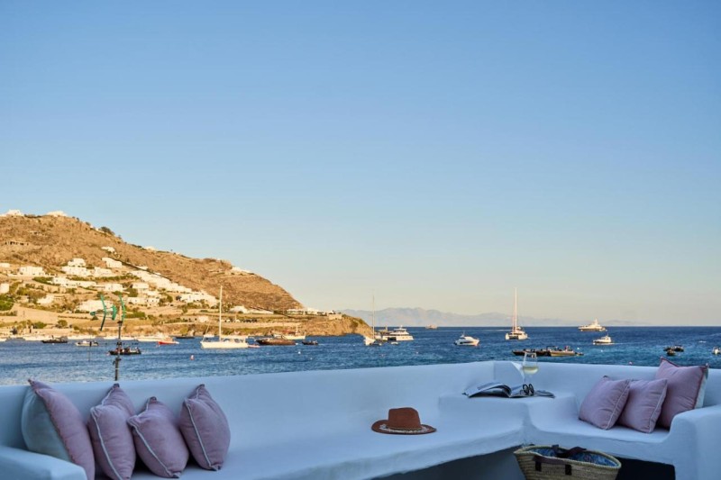 Image: Adorno Beach Hotel and Suites