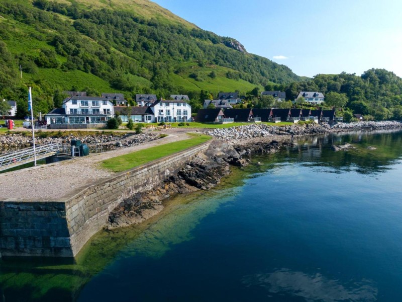 Image: Holly Tree Hotel, Swimming Pool & Hot Tub
