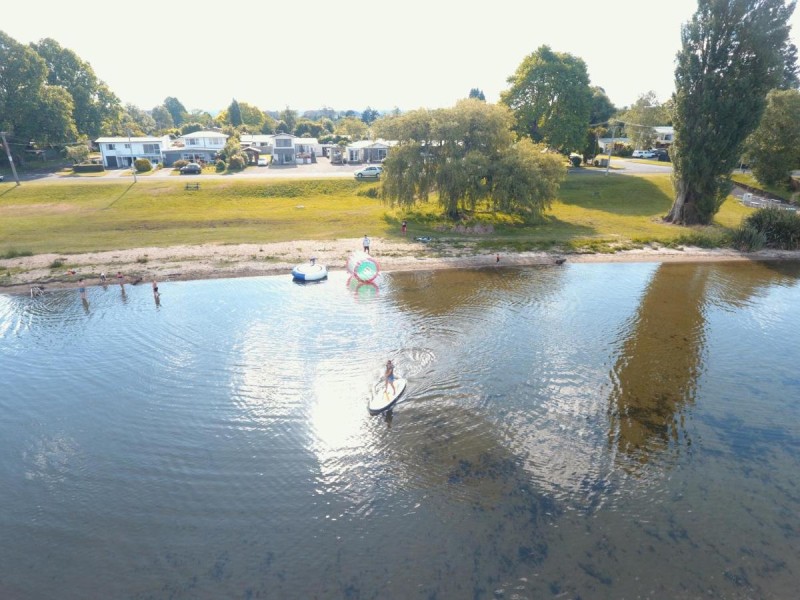 Image: Jack & Di's Waiteti Lakefront Motel