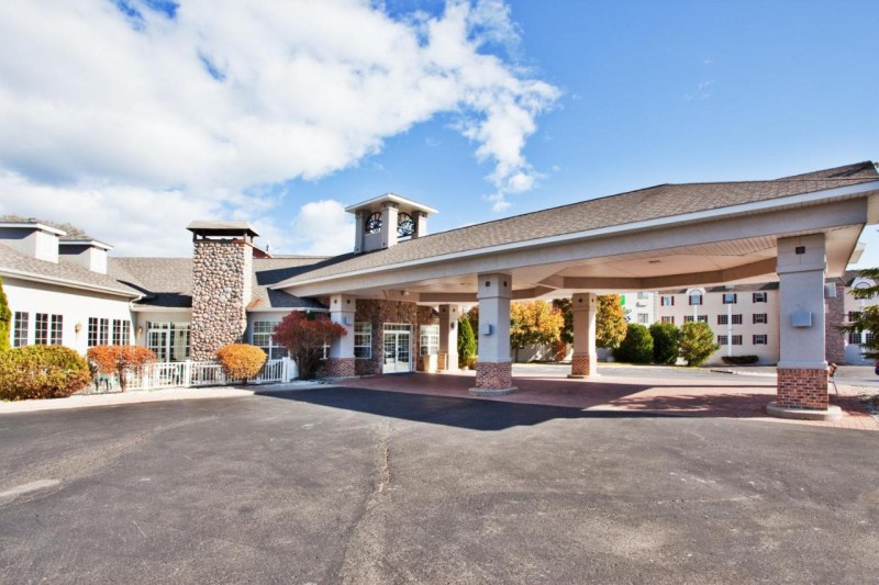 Image: Holiday Inn Express St. Ignace-Lake Front by IHG