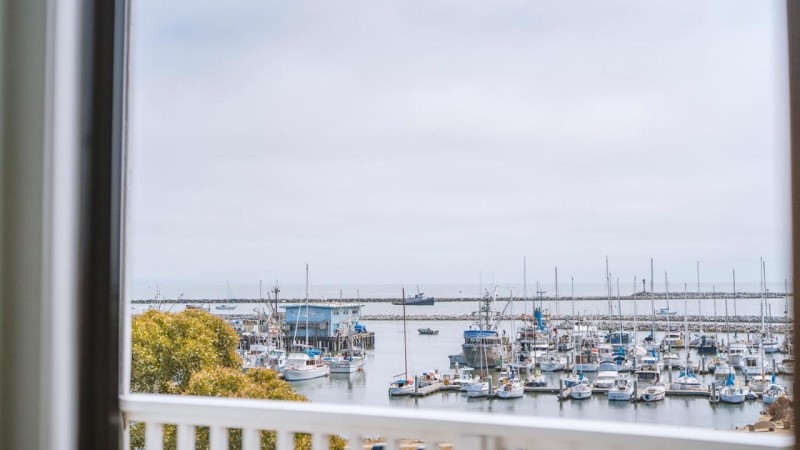 Image: Oceano Hotel and Spa Half Moon Bay Harbor