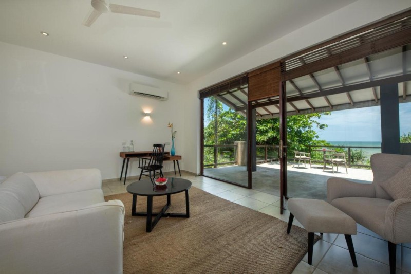 Image: Villa Thuya - 3 Bedroom Oceanfront Villa with Pool